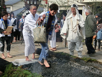 火渡り・湯立04